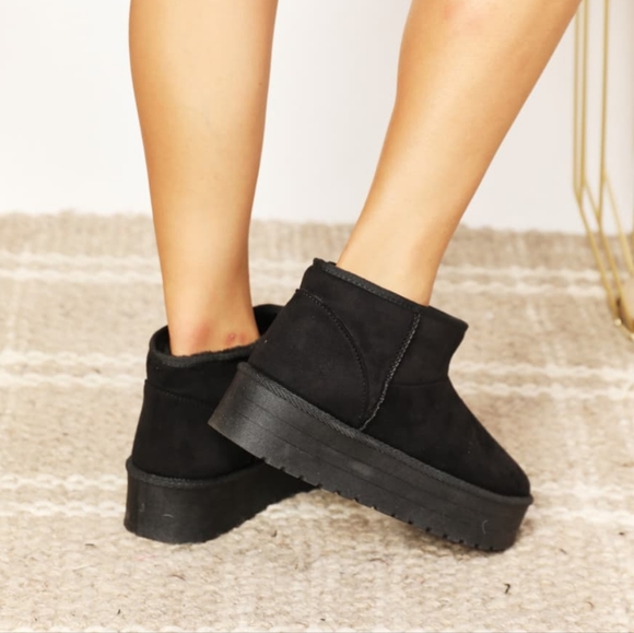 Plush Fleece Lined Minis - Black - Picture 7 of 7